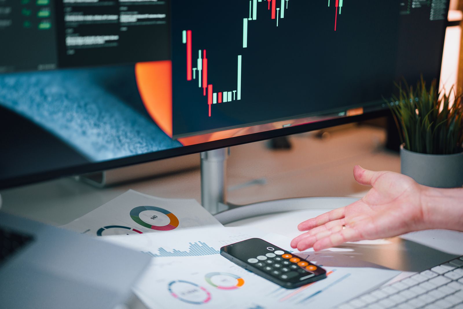 Finance operations desk running reconciliation workflows