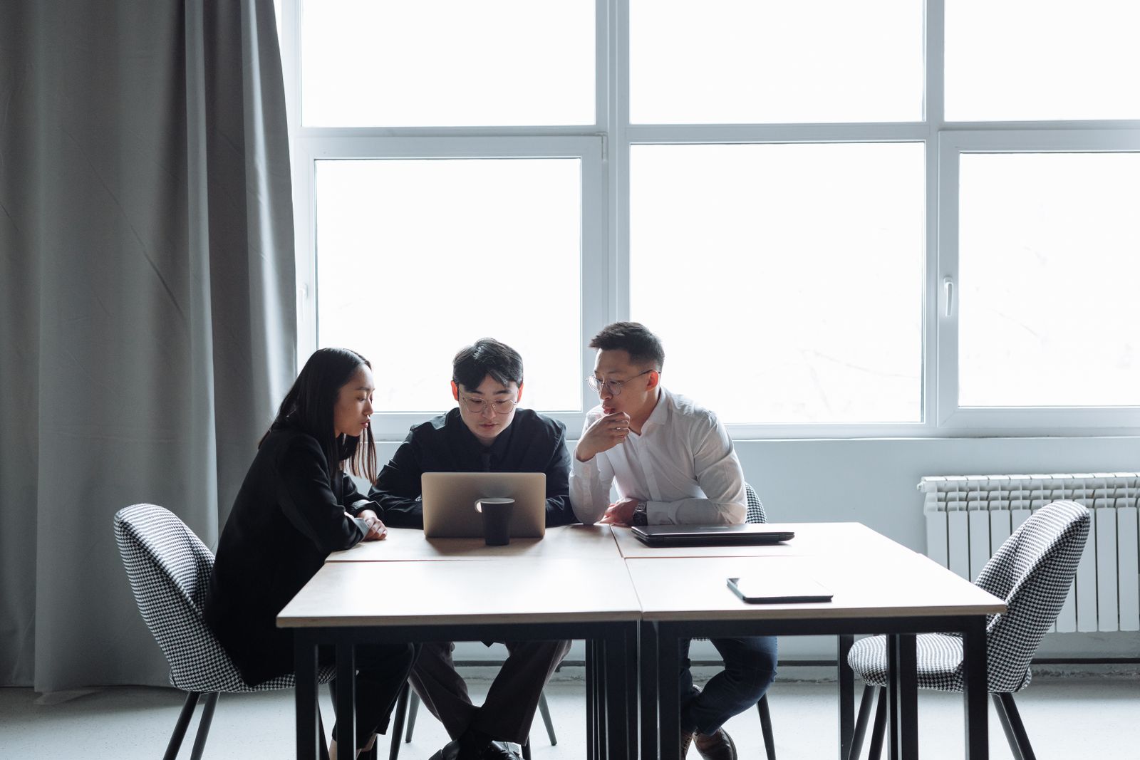 Standup meeting between embedded engineers and a product team
